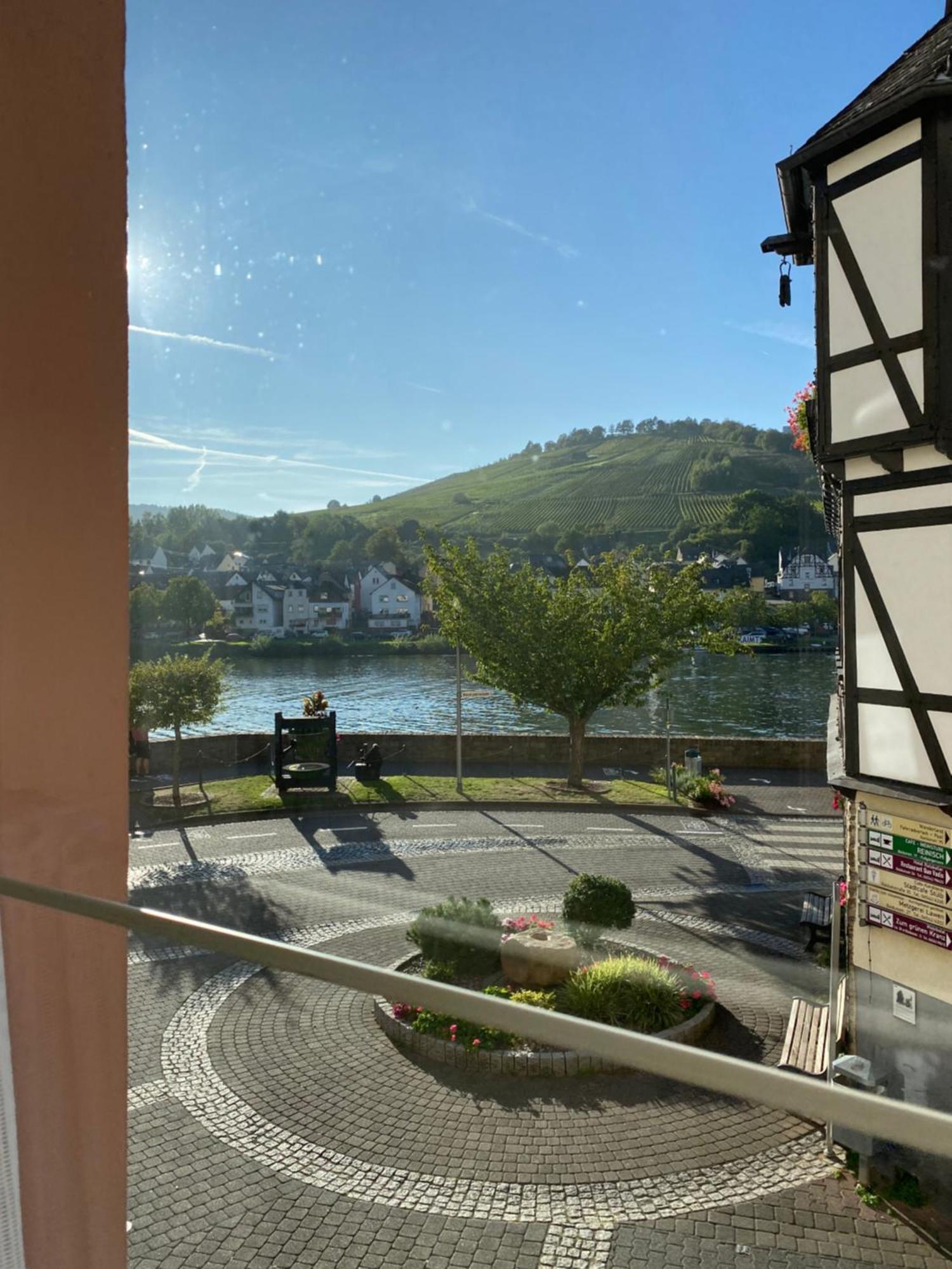 Ferienwohnung Zentral An Der Moselpromenade Zell Eksteriør billede